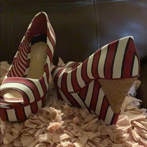 Gianni Bini wedges worn just to try on